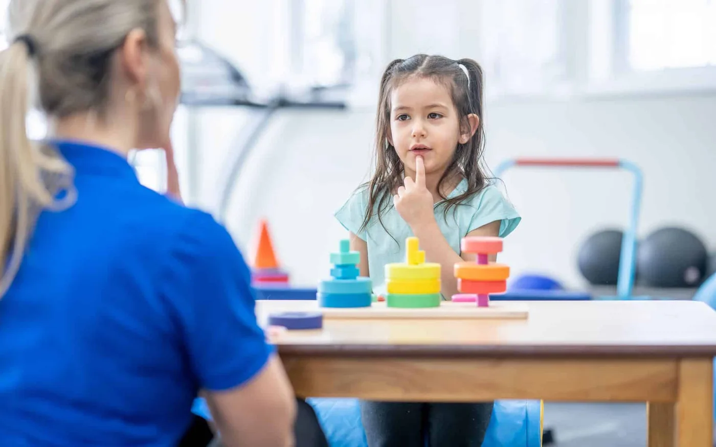 Logopädische Therapie mit einem Kind
